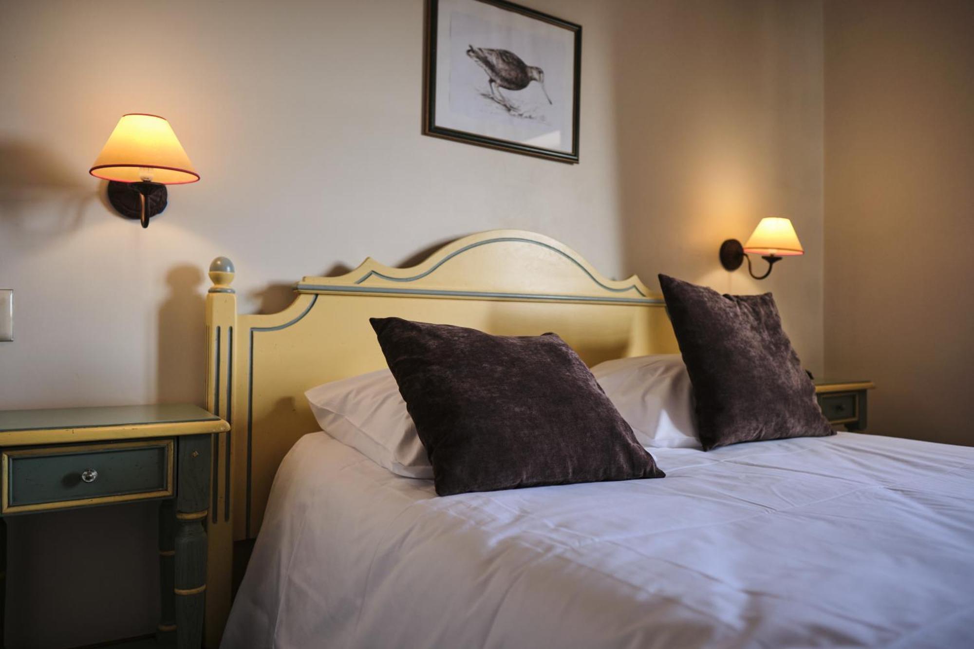 Hostellerie De La Tour D'Auxois Сольё Экстерьер фото
