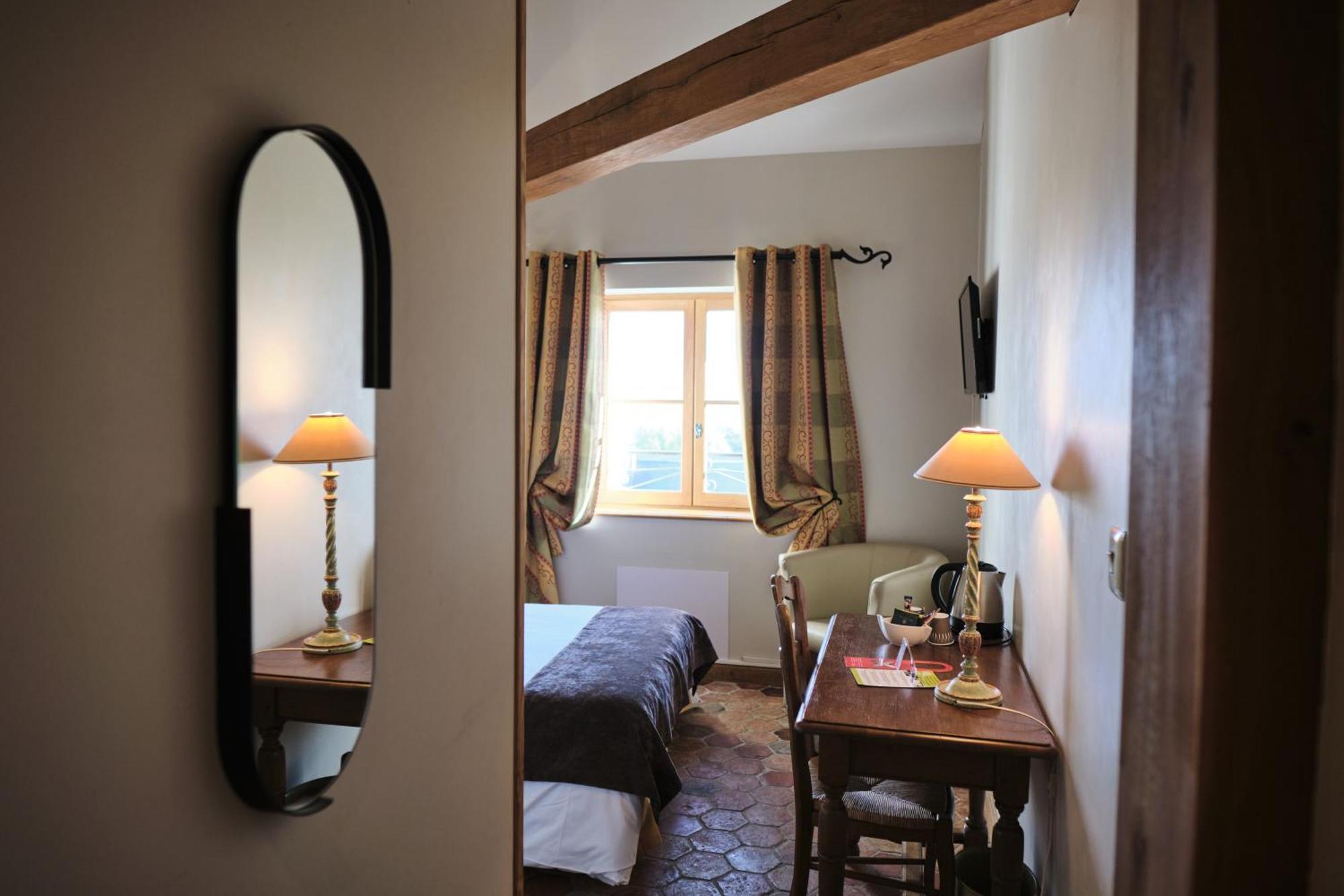 Hostellerie De La Tour D'Auxois Сольё Экстерьер фото