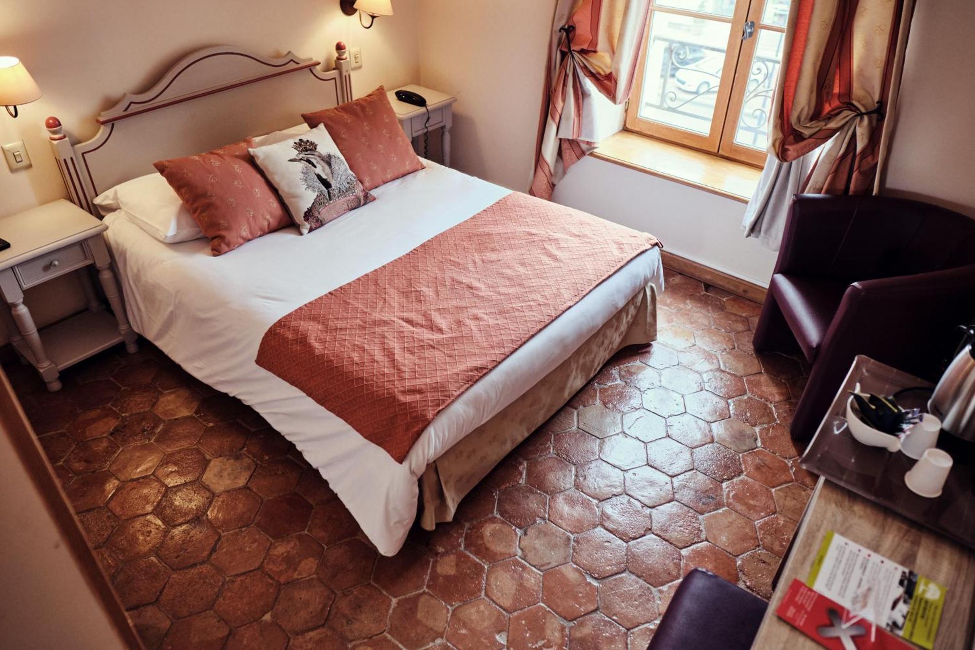 Hostellerie De La Tour D'Auxois Сольё Экстерьер фото