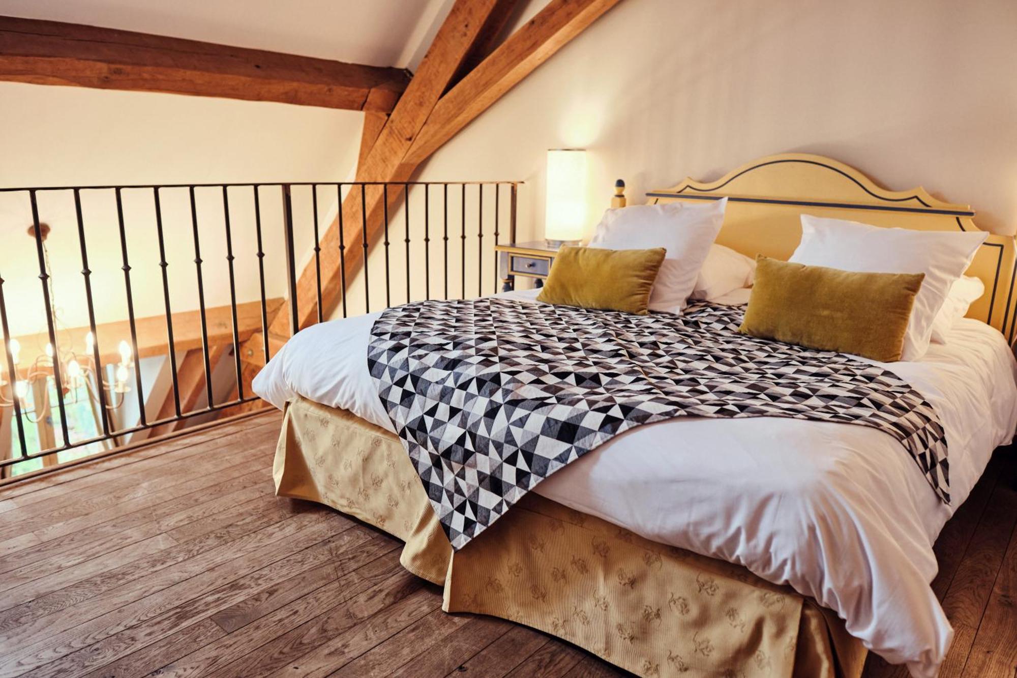 Hostellerie De La Tour D'Auxois Сольё Экстерьер фото