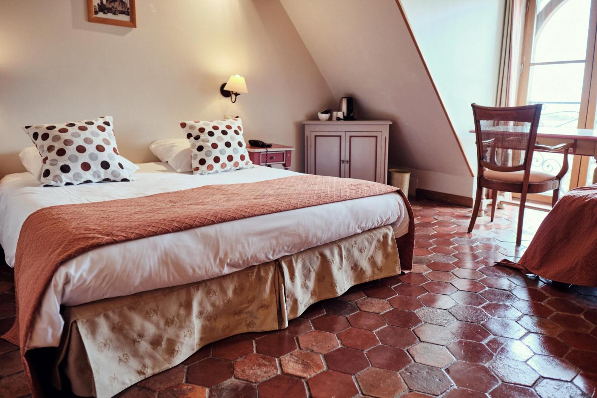 Hostellerie De La Tour D'Auxois Сольё Экстерьер фото