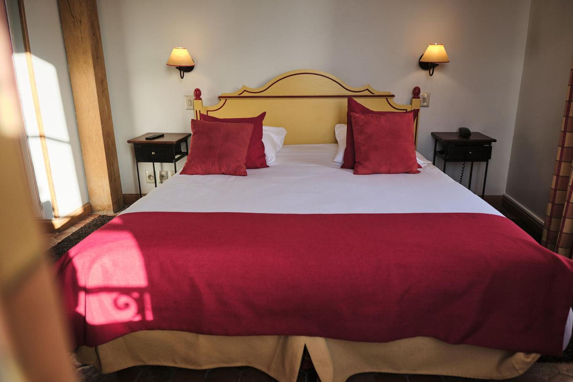 Hostellerie De La Tour D'Auxois Сольё Экстерьер фото
