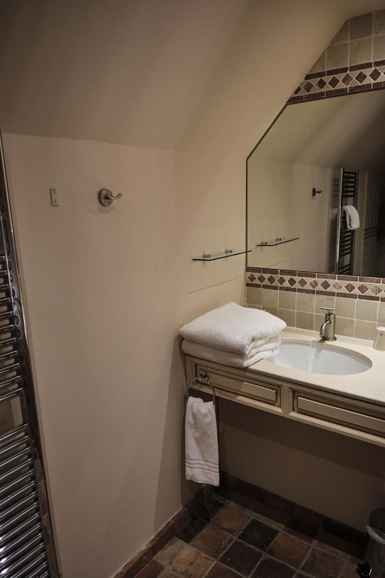 Hostellerie De La Tour D'Auxois Сольё Экстерьер фото