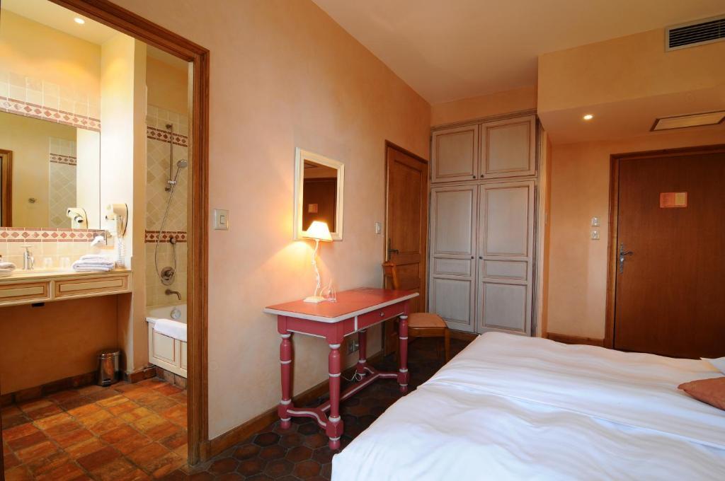 Hostellerie De La Tour D'Auxois Сольё Экстерьер фото