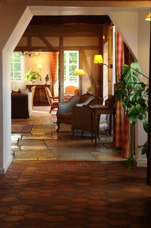 Hostellerie De La Tour D'Auxois Сольё Экстерьер фото
